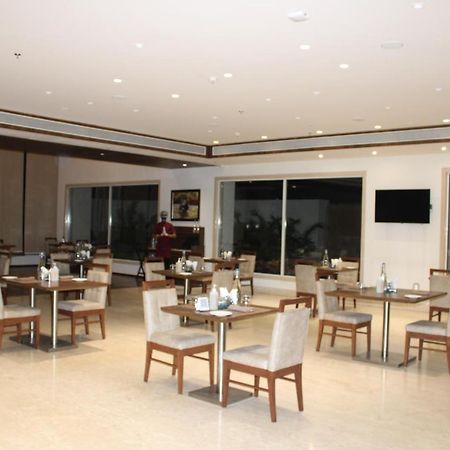 Отель Ramada By Wyndham Gandhidham Shinay Экстерьер фото
