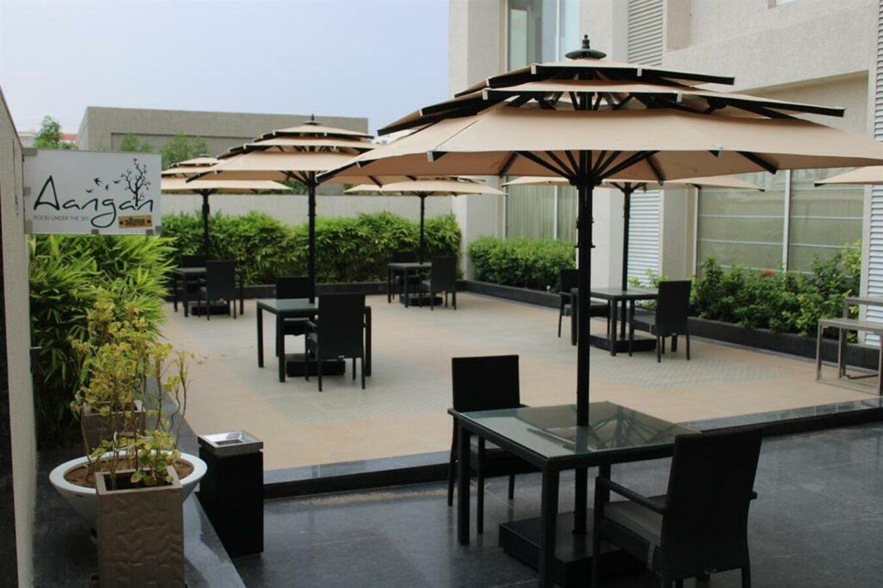 Отель Ramada By Wyndham Gandhidham Shinay Экстерьер фото