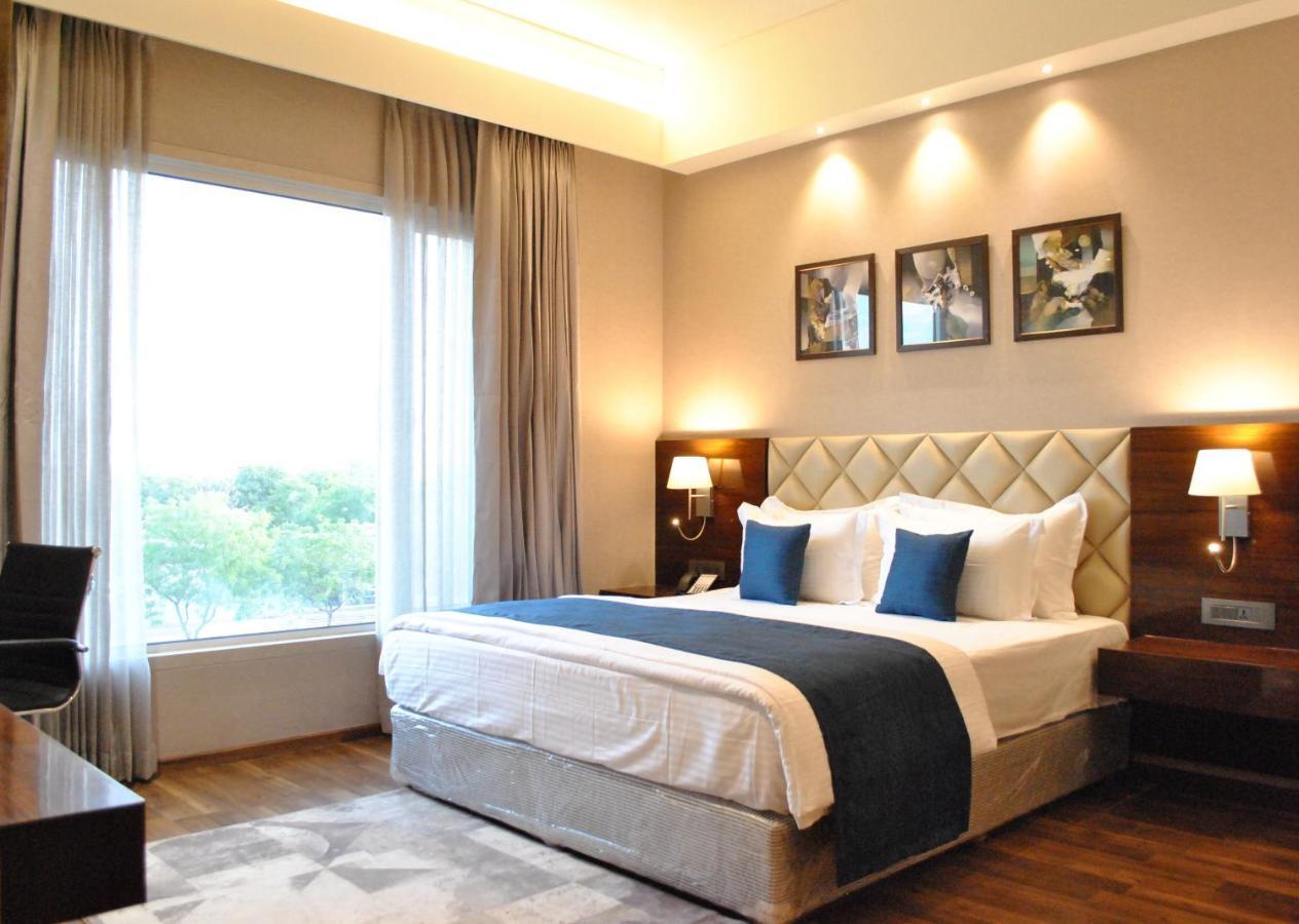 Отель Ramada By Wyndham Gandhidham Shinay Экстерьер фото