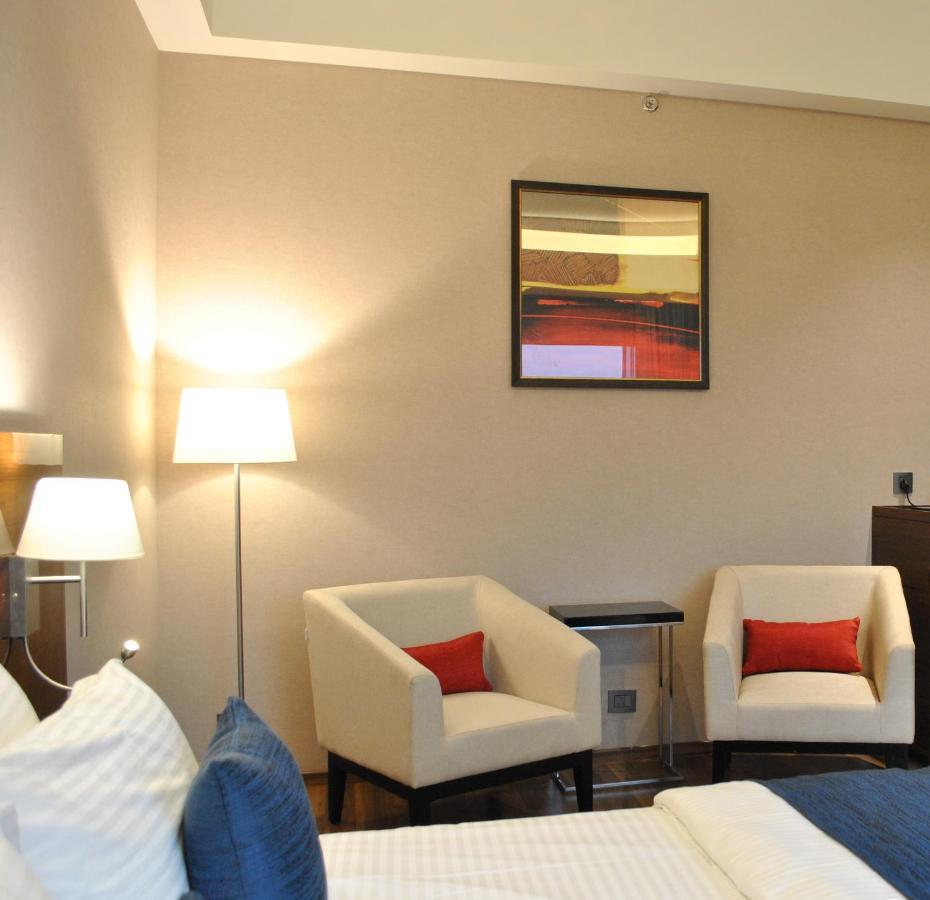 Отель Ramada By Wyndham Gandhidham Shinay Экстерьер фото