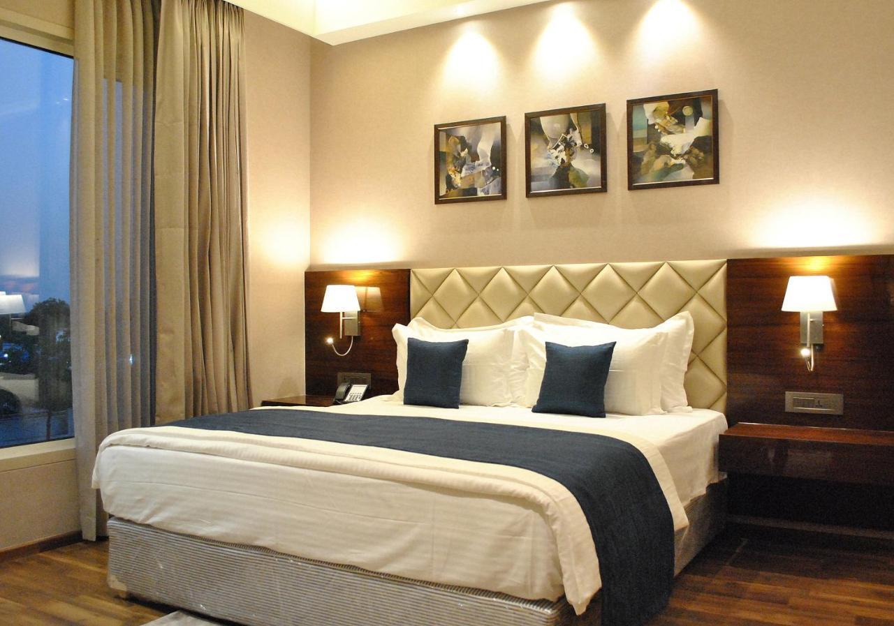 Отель Ramada By Wyndham Gandhidham Shinay Экстерьер фото