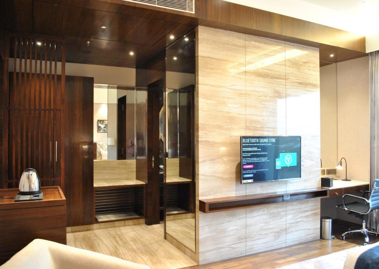 Отель Ramada By Wyndham Gandhidham Shinay Экстерьер фото