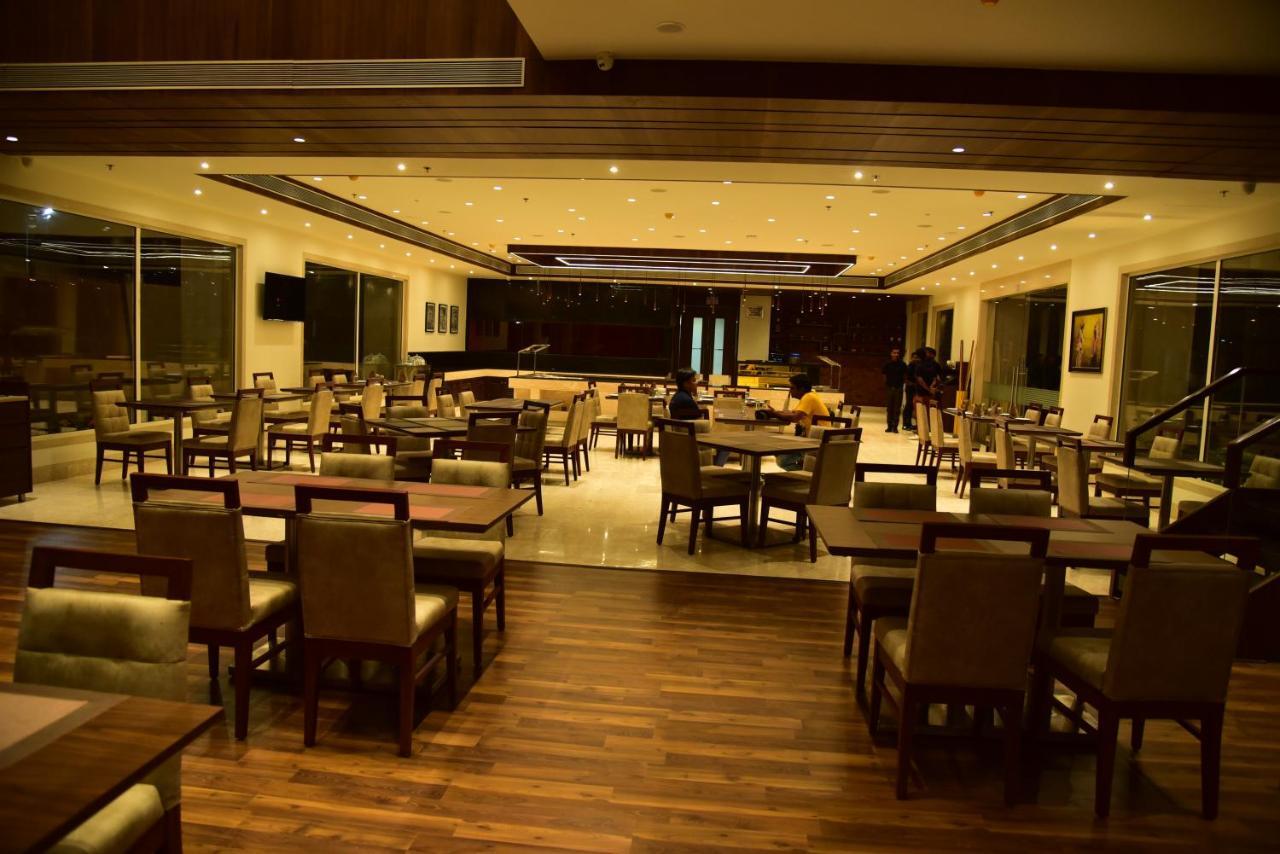 Отель Ramada By Wyndham Gandhidham Shinay Экстерьер фото