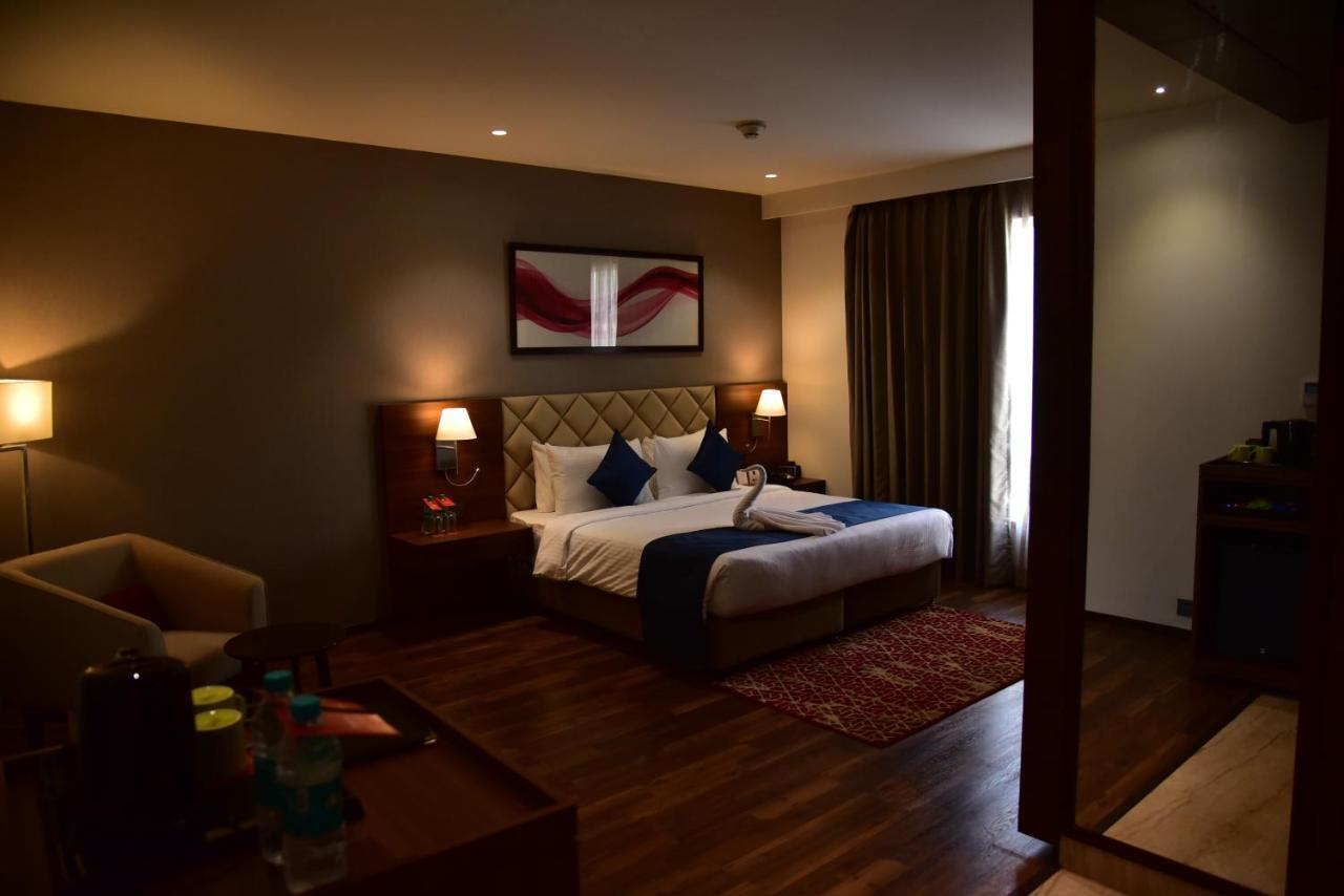Отель Ramada By Wyndham Gandhidham Shinay Экстерьер фото
