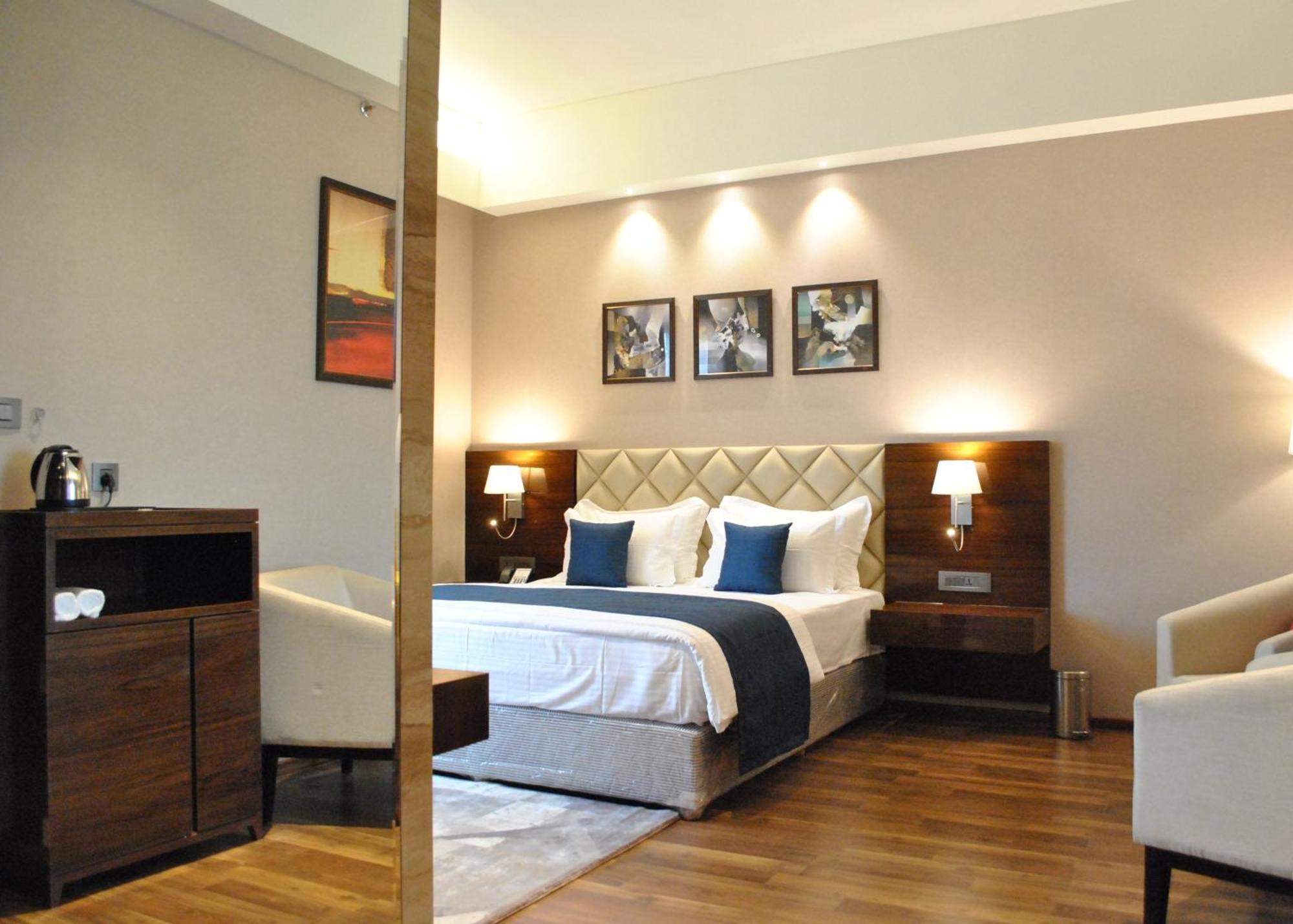 Отель Ramada By Wyndham Gandhidham Shinay Экстерьер фото