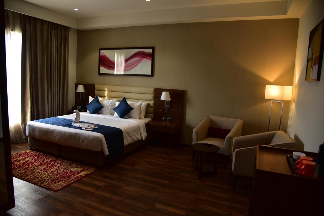 Отель Ramada By Wyndham Gandhidham Shinay Экстерьер фото