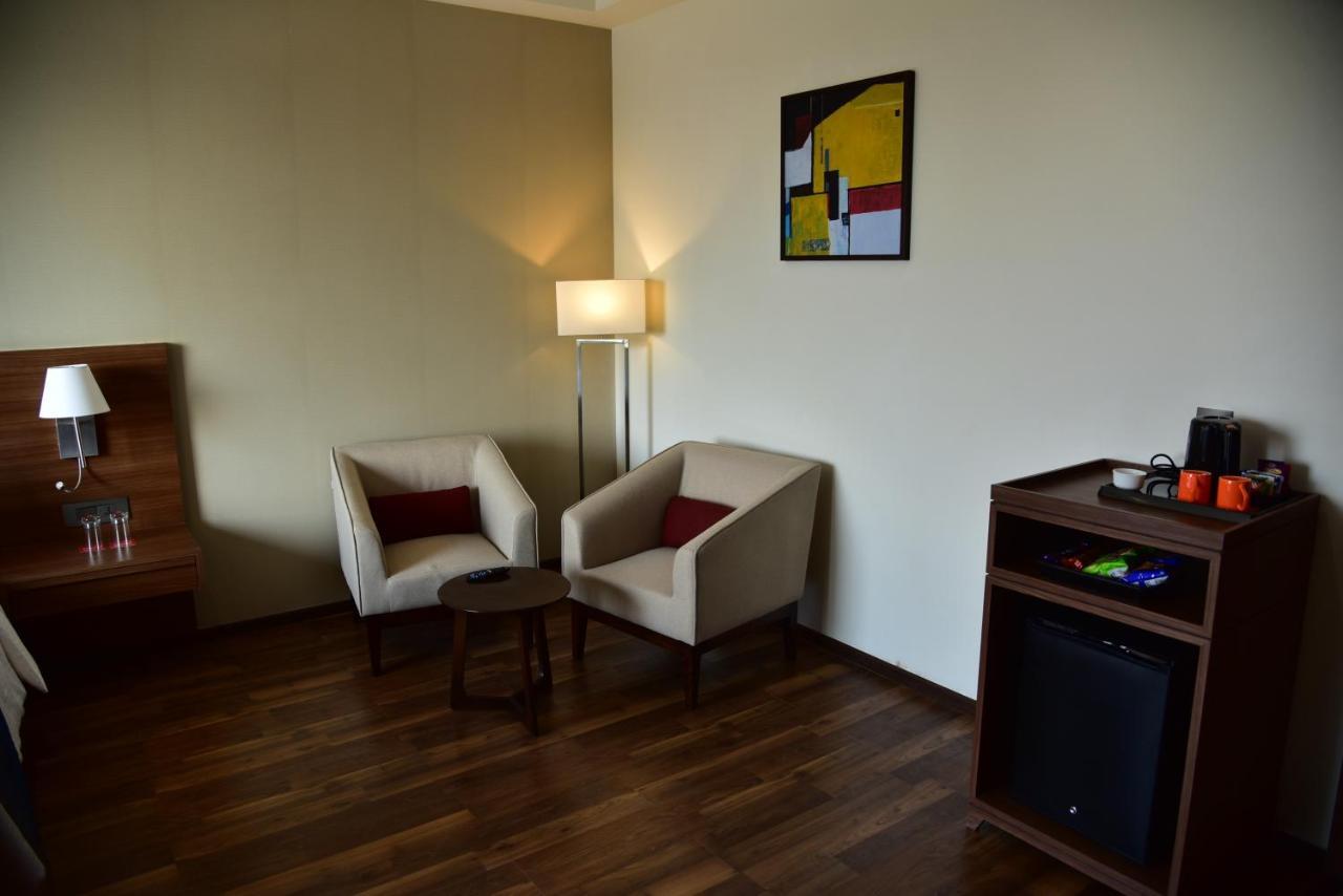 Отель Ramada By Wyndham Gandhidham Shinay Экстерьер фото