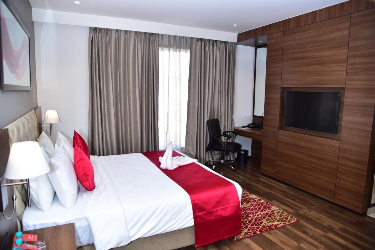 Отель Ramada By Wyndham Gandhidham Shinay Экстерьер фото