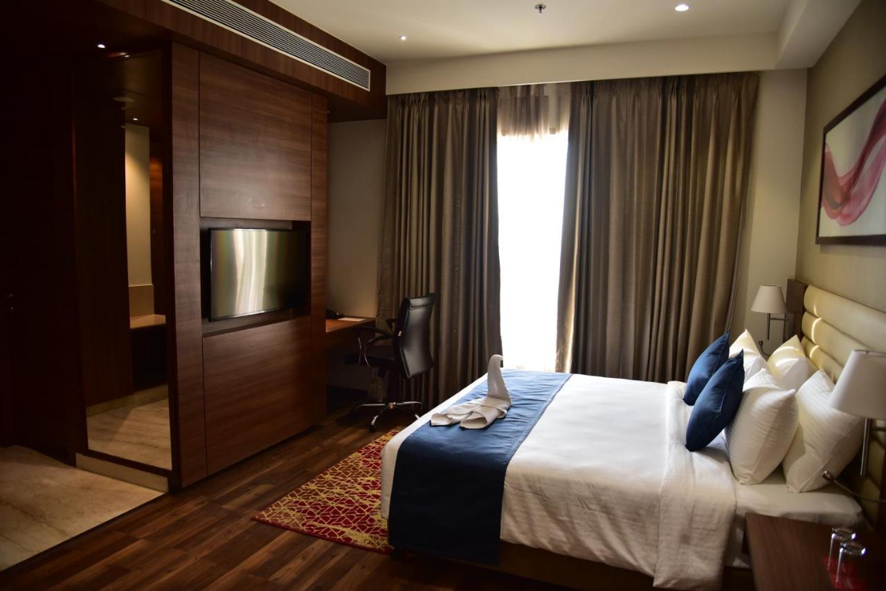 Отель Ramada By Wyndham Gandhidham Shinay Экстерьер фото