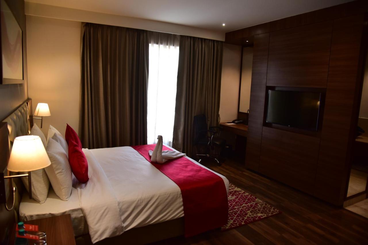 Отель Ramada By Wyndham Gandhidham Shinay Экстерьер фото