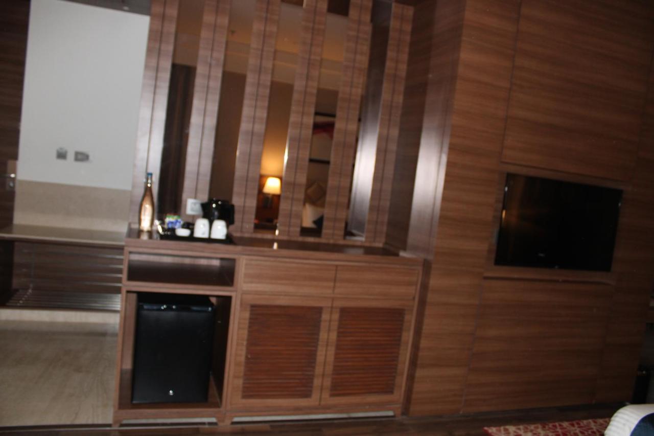 Отель Ramada By Wyndham Gandhidham Shinay Экстерьер фото