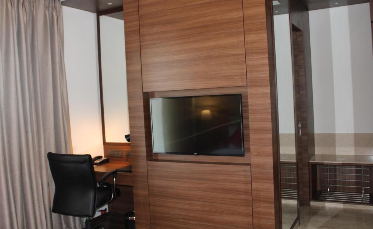 Отель Ramada By Wyndham Gandhidham Shinay Экстерьер фото