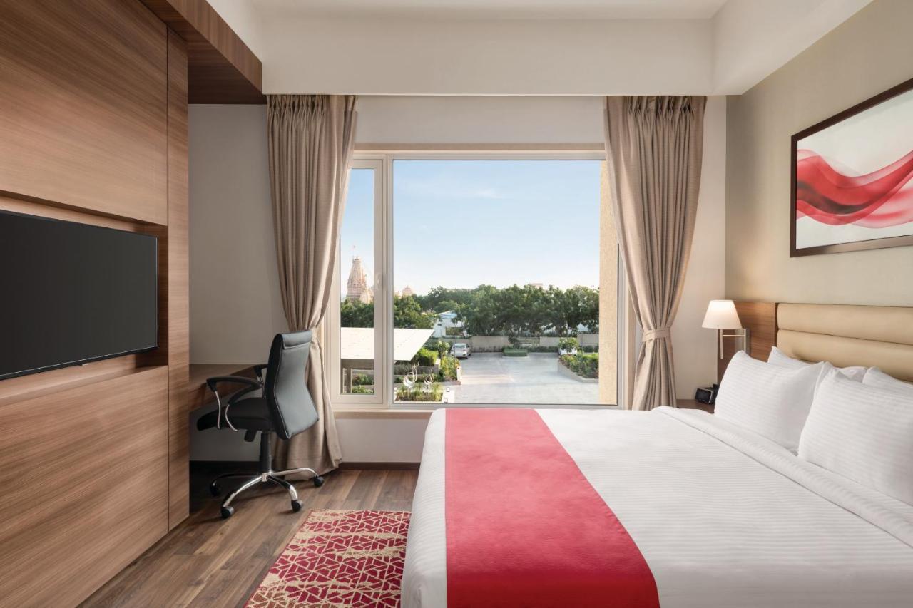 Отель Ramada By Wyndham Gandhidham Shinay Экстерьер фото