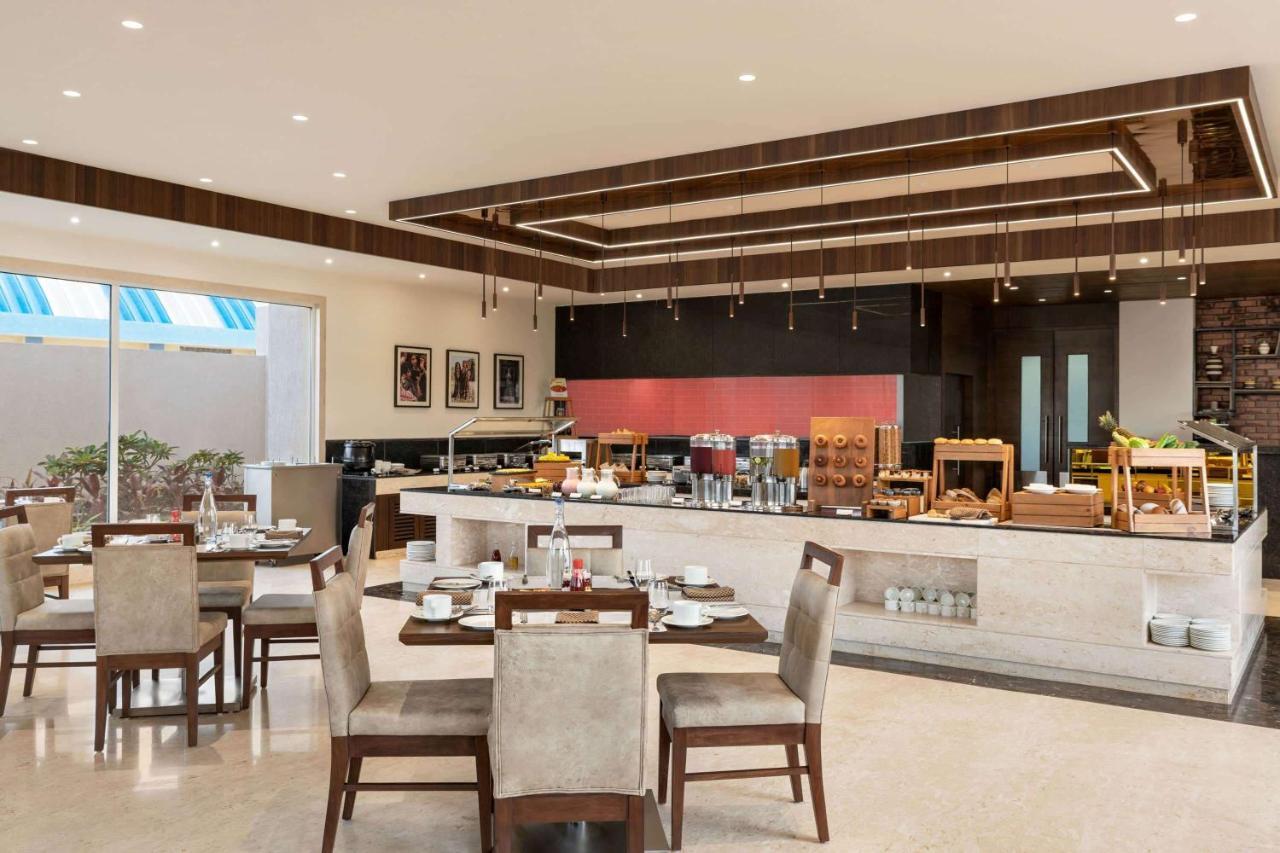 Отель Ramada By Wyndham Gandhidham Shinay Экстерьер фото