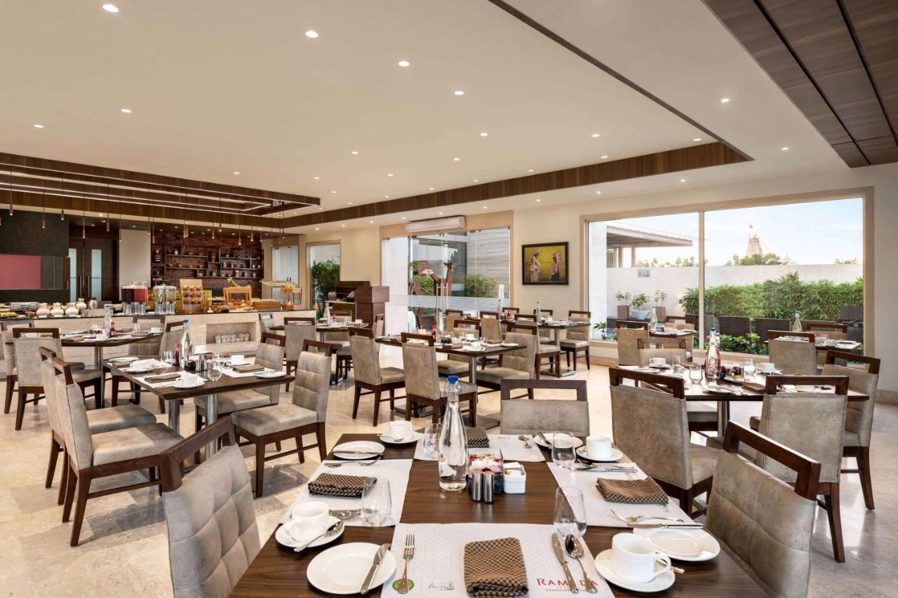 Отель Ramada By Wyndham Gandhidham Shinay Экстерьер фото