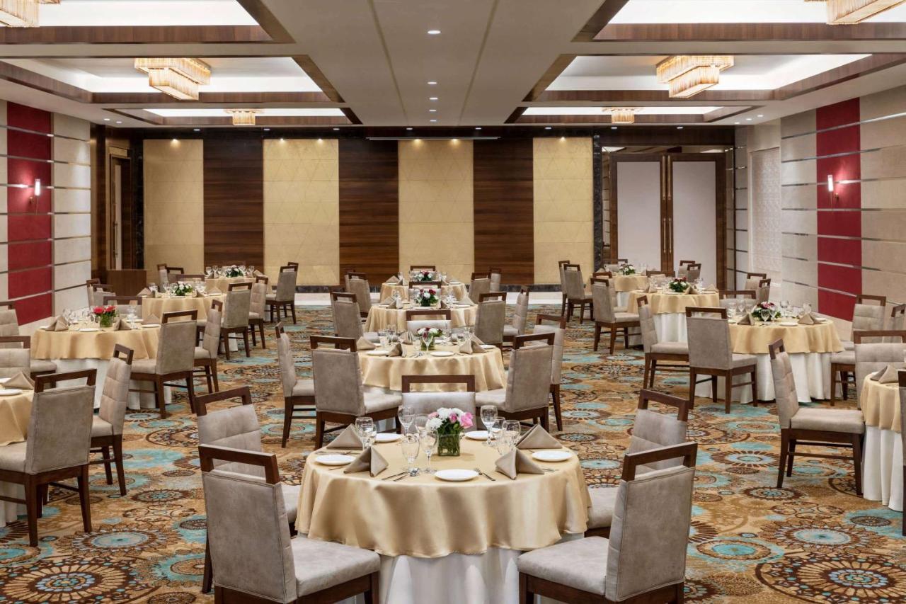 Отель Ramada By Wyndham Gandhidham Shinay Экстерьер фото