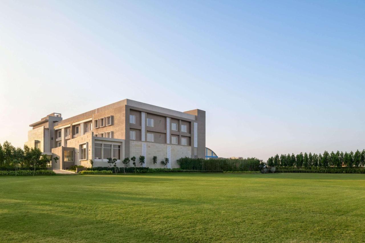 Отель Ramada By Wyndham Gandhidham Shinay Экстерьер фото