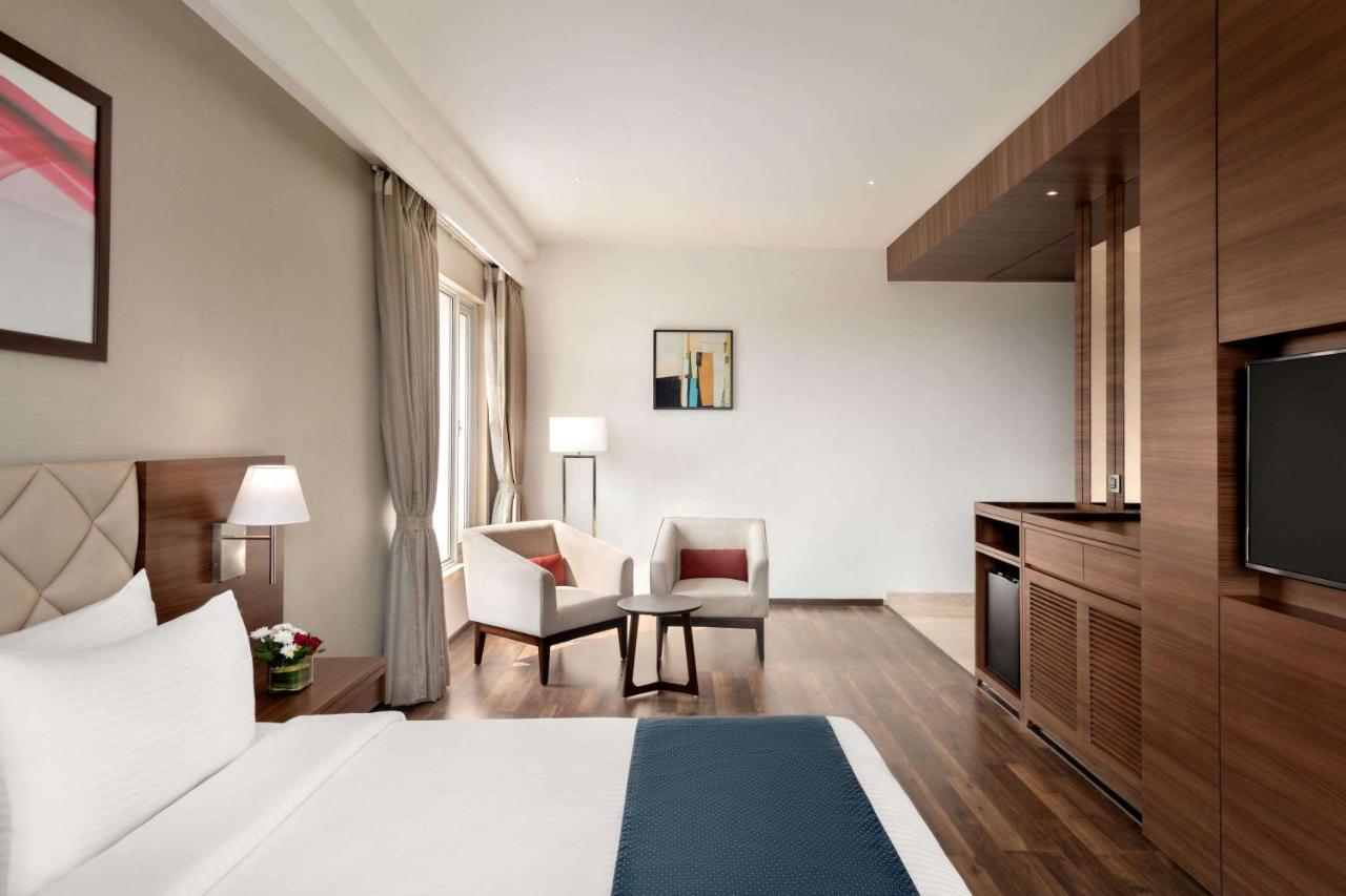 Отель Ramada By Wyndham Gandhidham Shinay Экстерьер фото