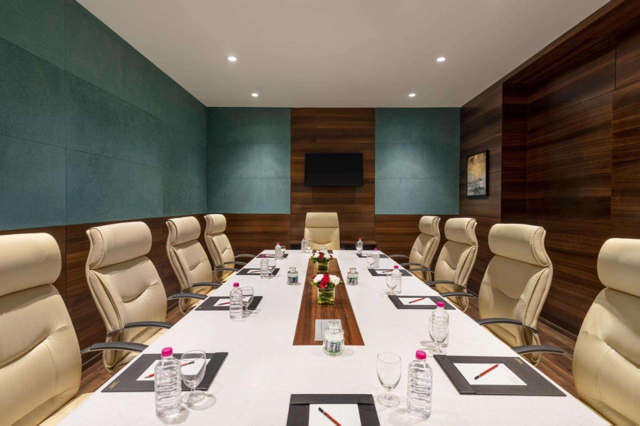 Отель Ramada By Wyndham Gandhidham Shinay Экстерьер фото