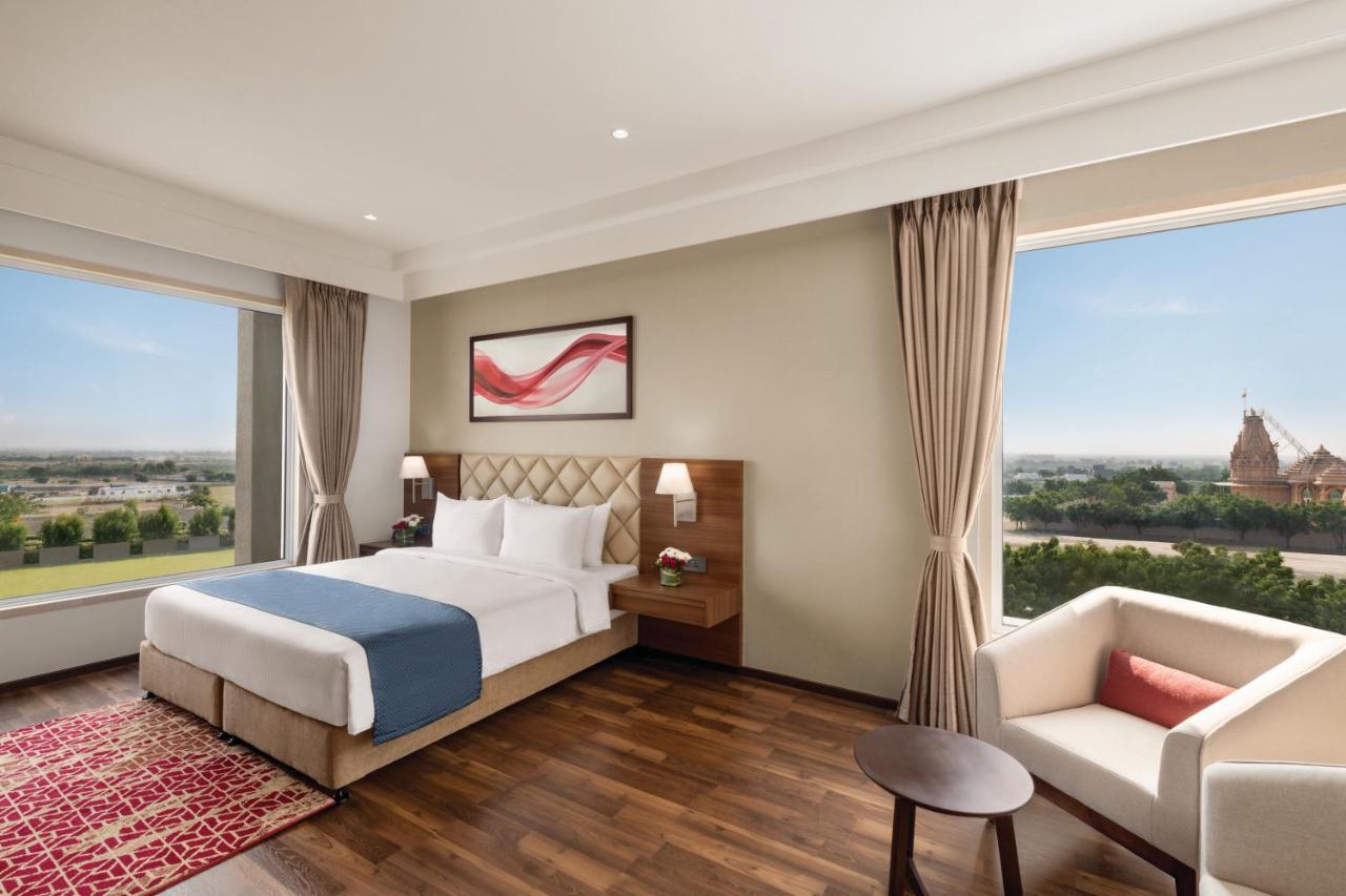 Отель Ramada By Wyndham Gandhidham Shinay Экстерьер фото