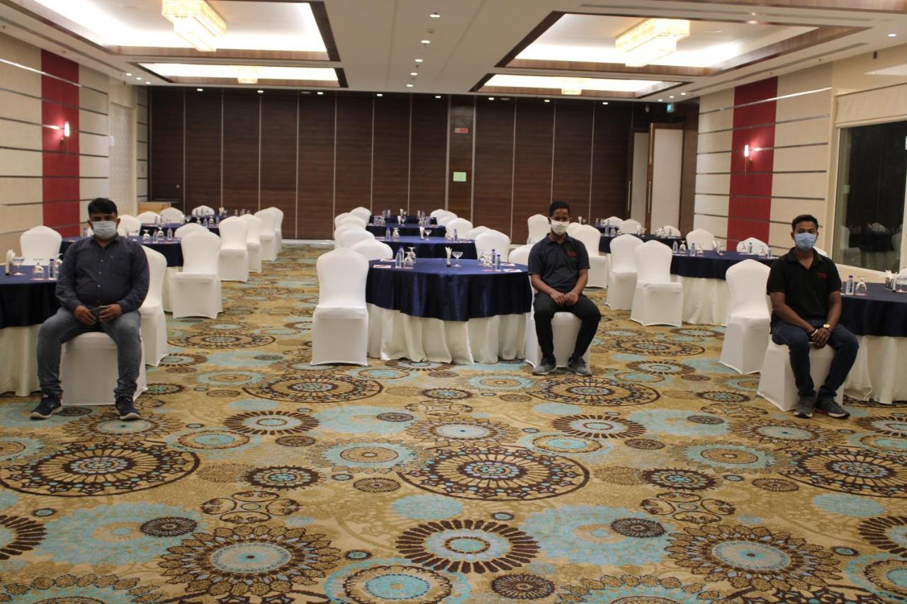 Отель Ramada By Wyndham Gandhidham Shinay Экстерьер фото