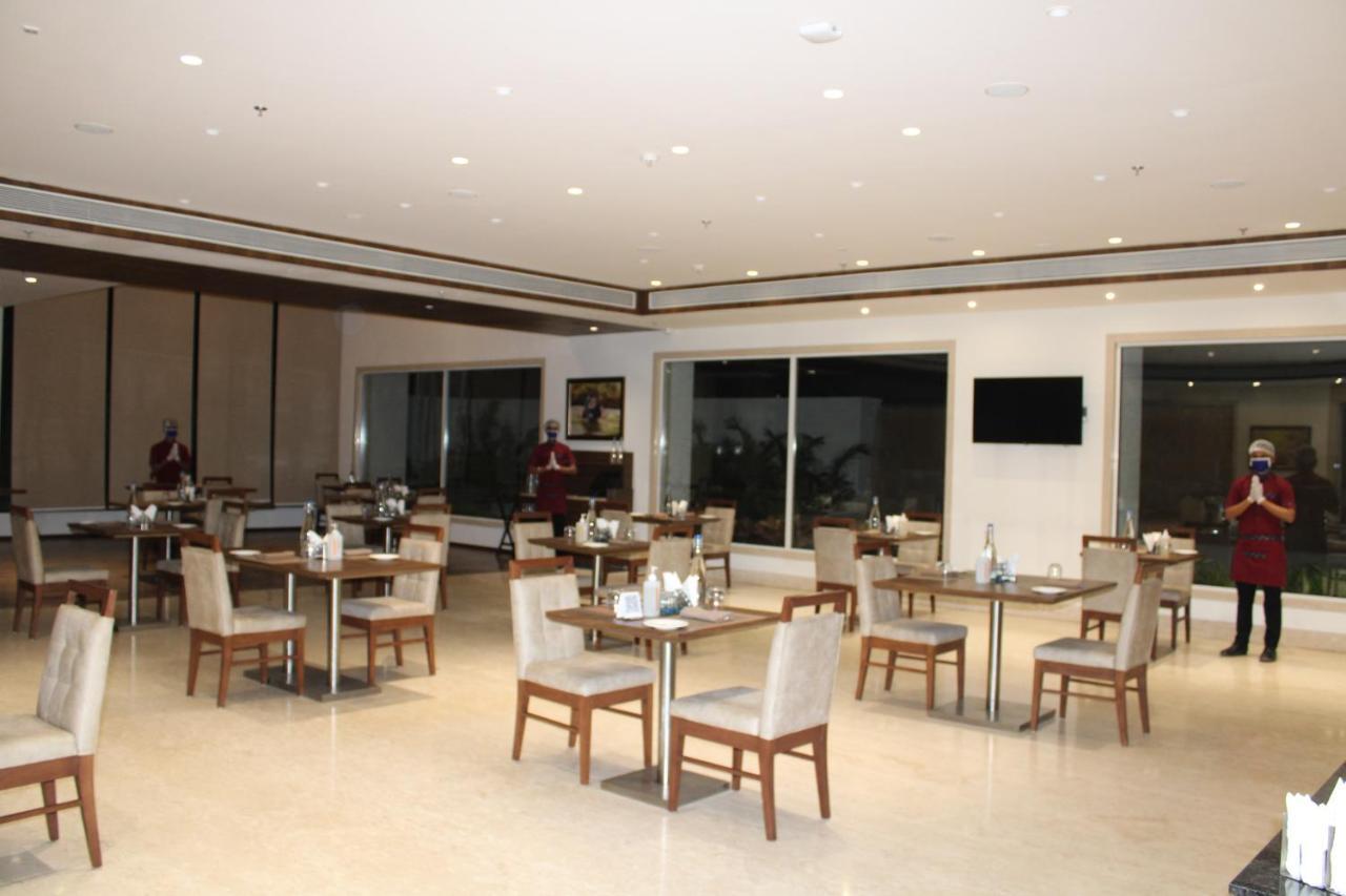 Отель Ramada By Wyndham Gandhidham Shinay Экстерьер фото