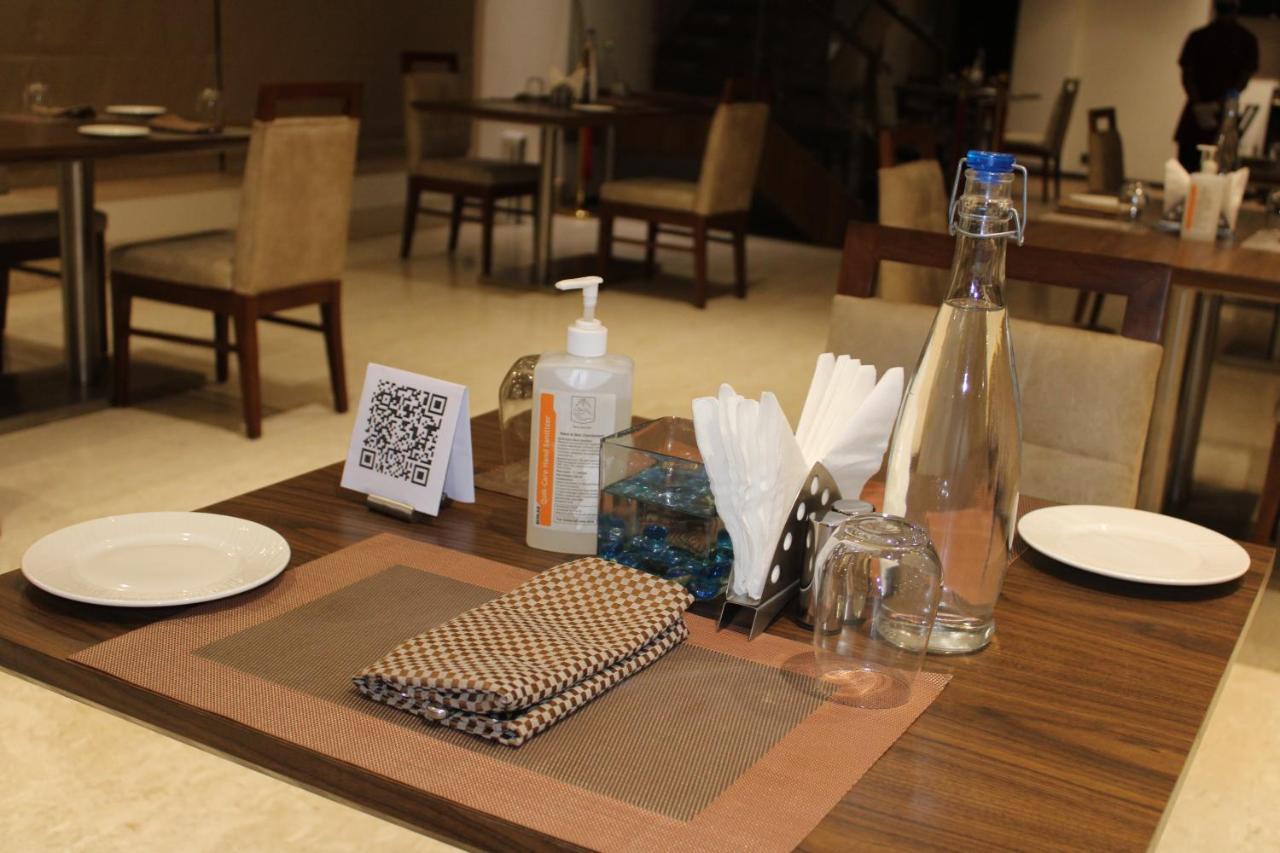 Отель Ramada By Wyndham Gandhidham Shinay Экстерьер фото